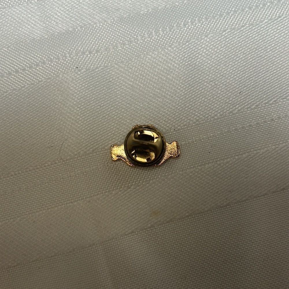 CLADDAGH Push Pin - Picture 2 of 3